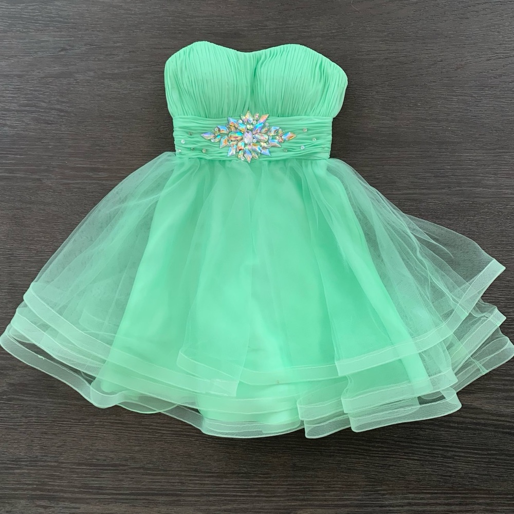 Special occasion Hannah S. light green dress